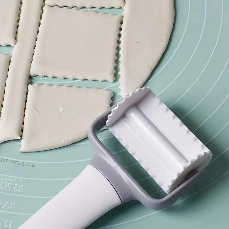 Cake Fondant Cutter – Smooth & Precise Baking Tool