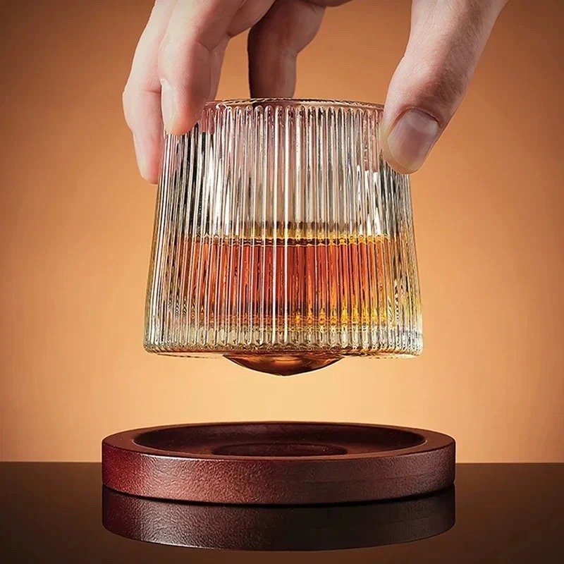 Rotating Whisky Glass with Wooden Base